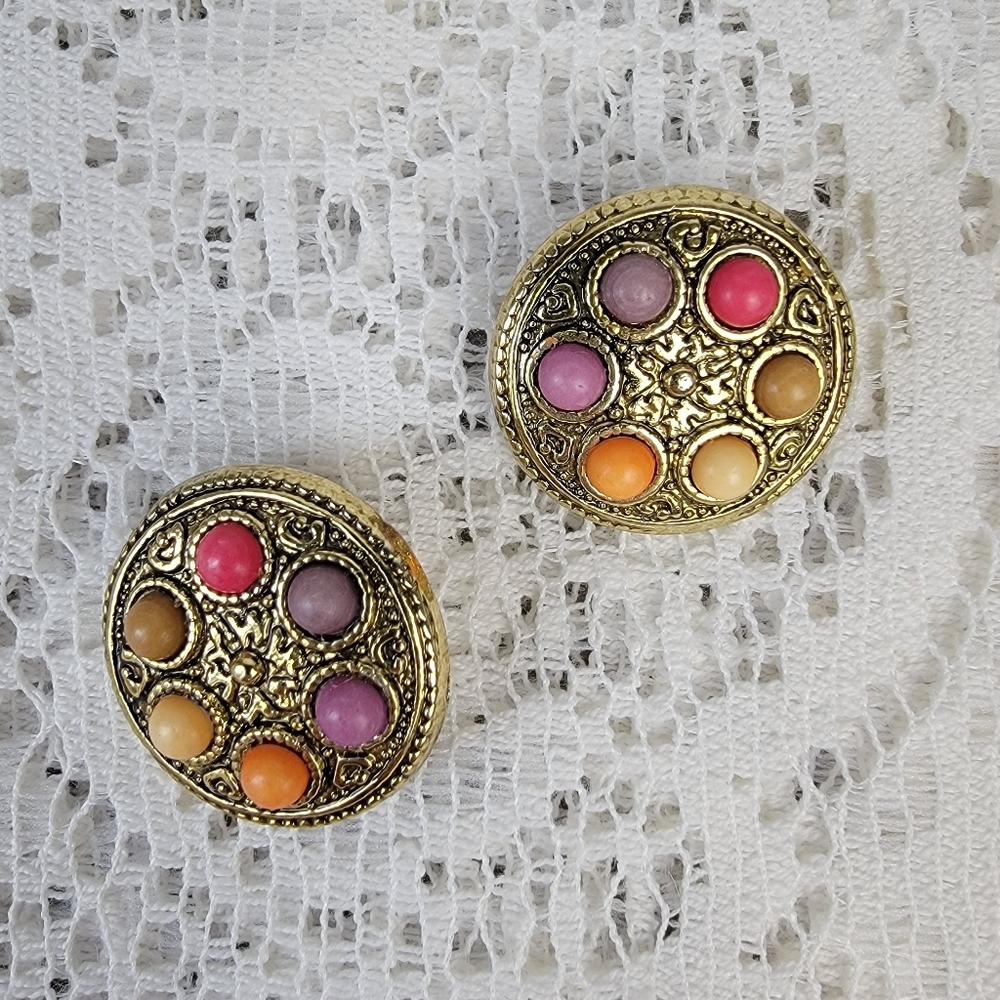 Two pairs of Vintage Clip On Earrings - Picture 8 of 12